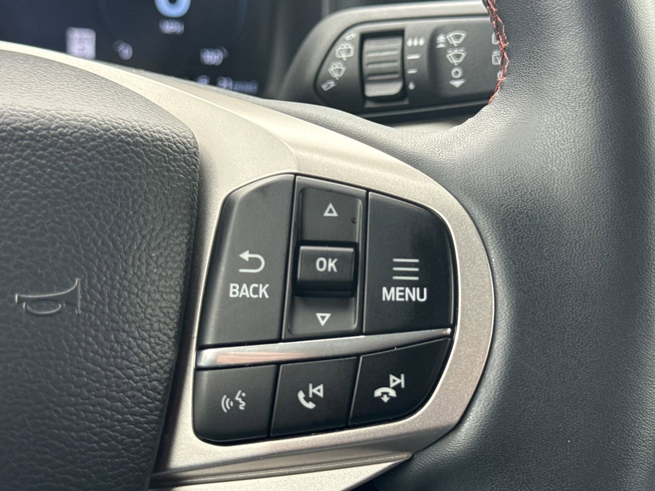 Used 2025 Ford Explorer Active w/ Active Comfort Package AWD/4WD image 26