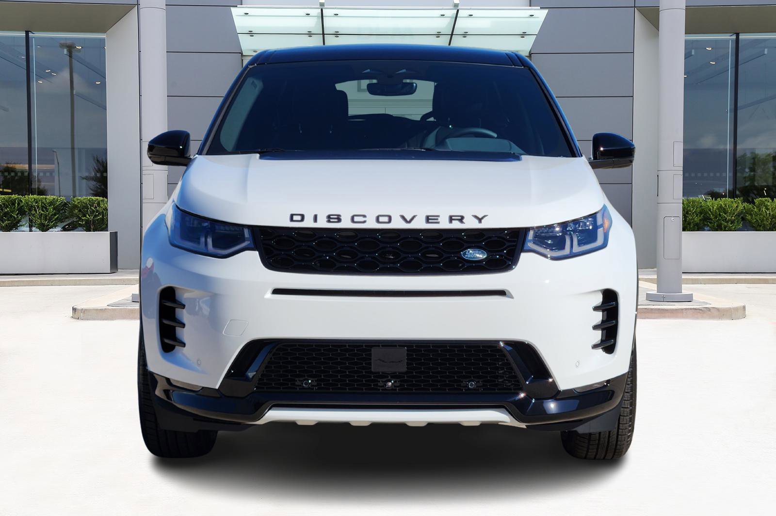 New 2025 Land Rover Discovery Sport Dynamic SE image 2