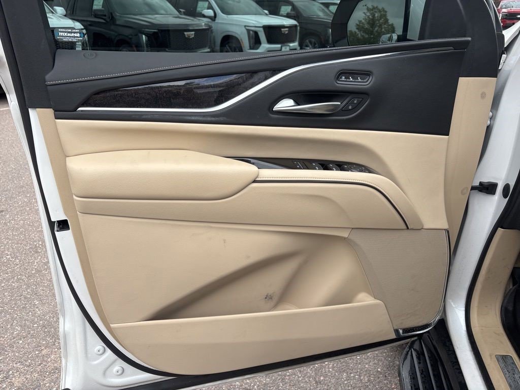 Certified 2022 Cadillac Escalade Premium Luxury AWD/4WD image 8