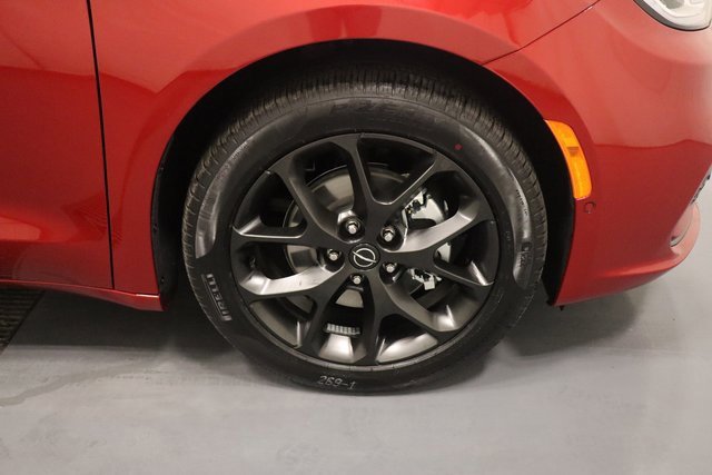 New 2026 Chrysler Pacifica Limited image 27