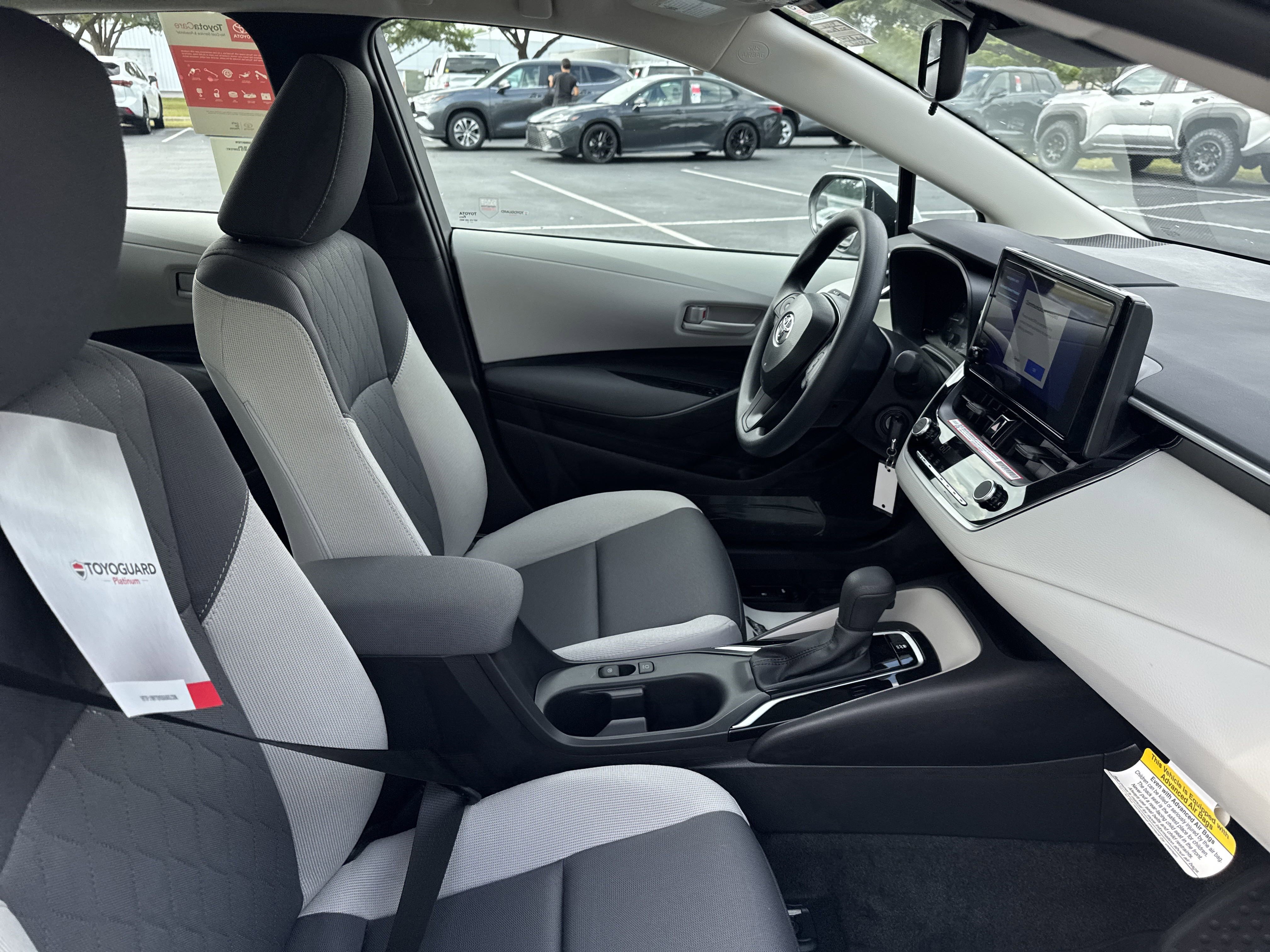 Used 2025 Toyota Corolla LE FWD image 31