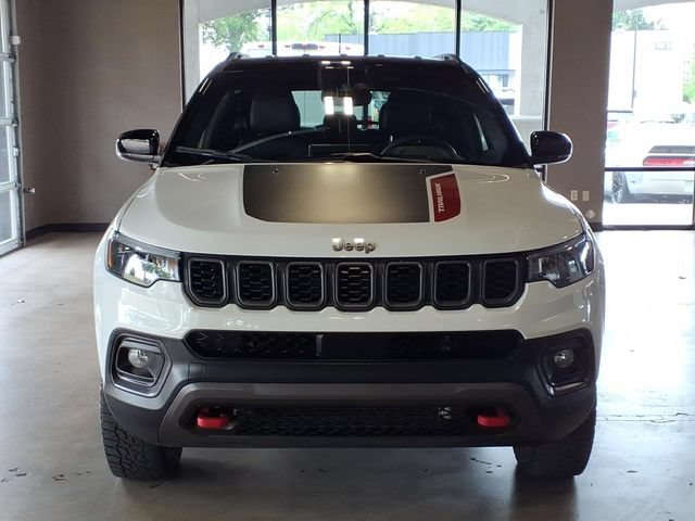 Used 2024 Jeep Compass Trailhawk AWD/4WD image 3