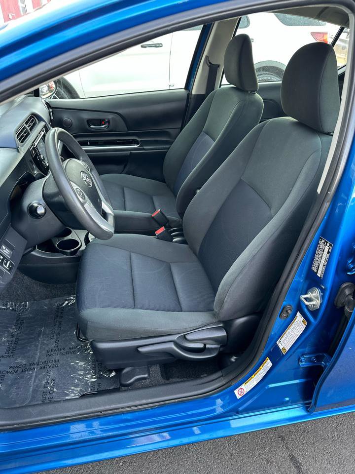 Used 2016 Toyota Prius C Two image 3