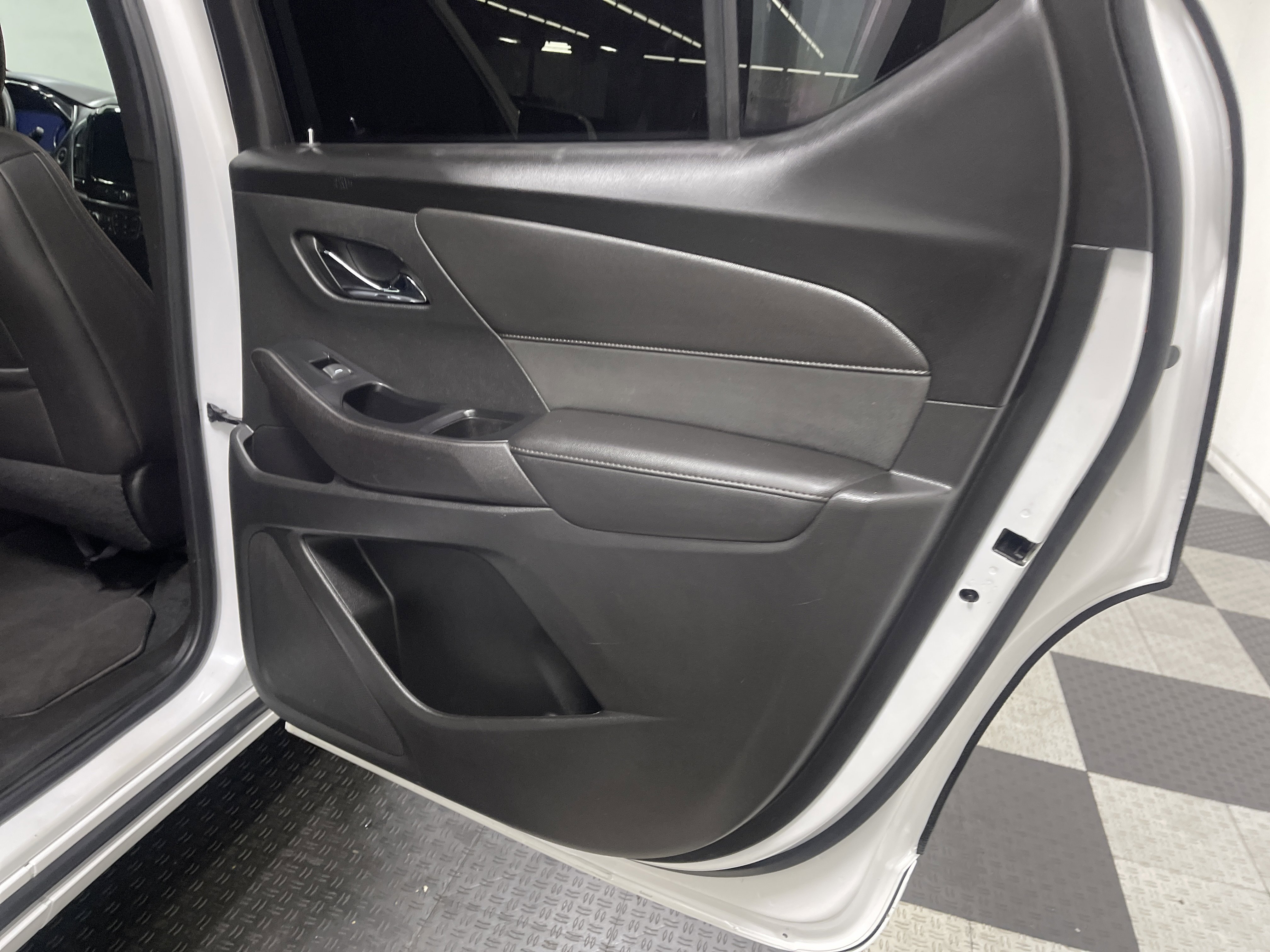 Used 2023 Chevrolet Traverse High Country image 19