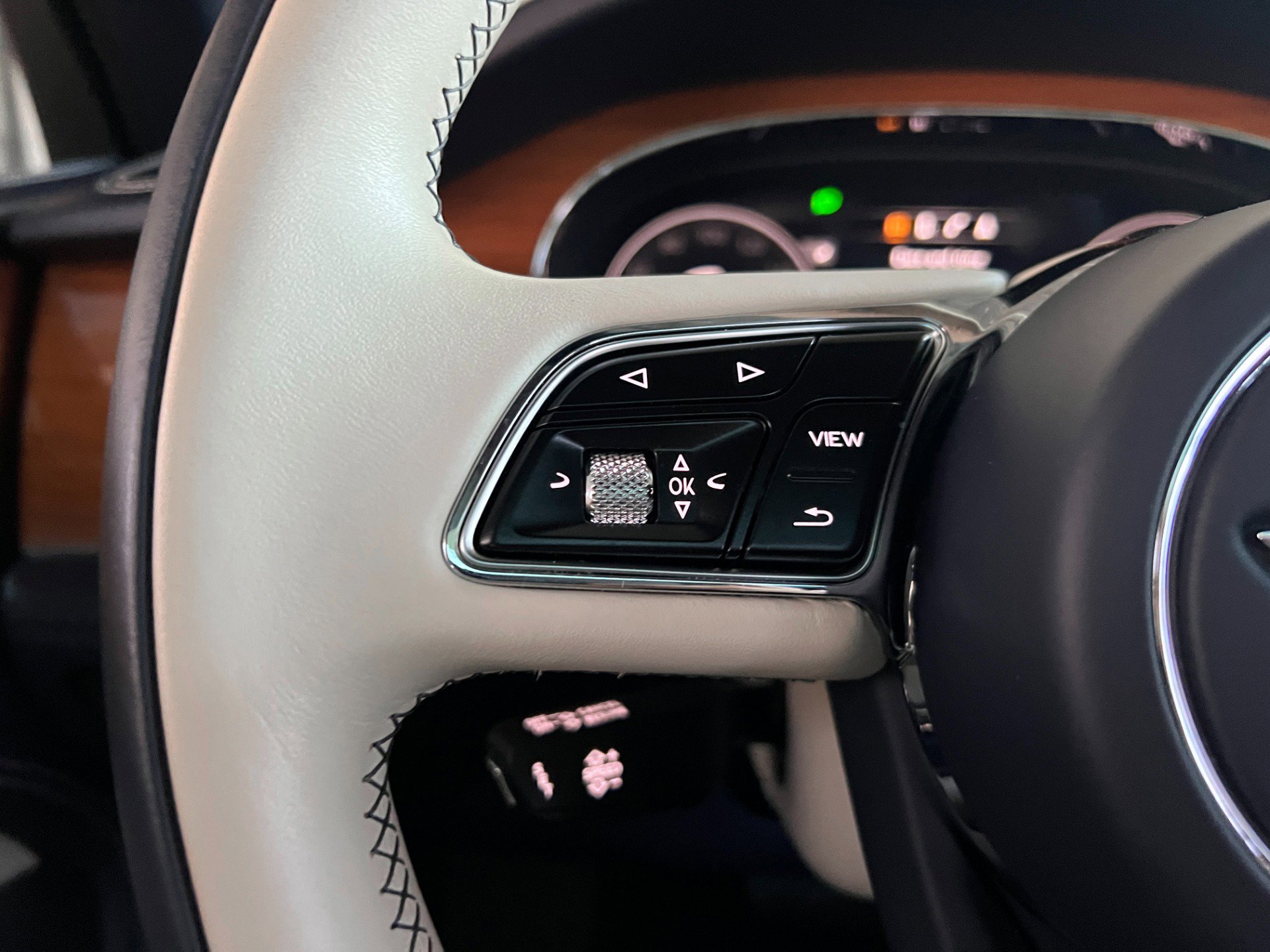 Used 2021 Bentley Bentayga image 43