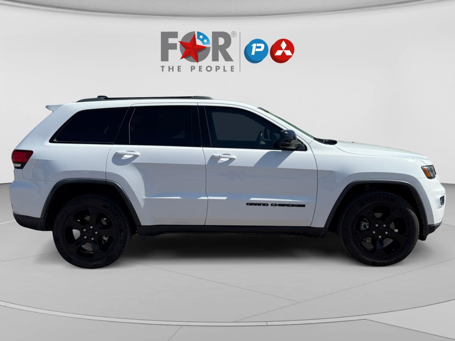 Used 2018 Jeep Grand Cherokee Laredo AWD/4WD image 6