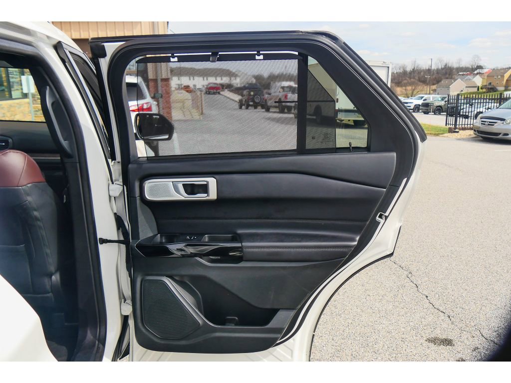 Used 2022 Ford Explorer Platinum w/ Technology Package AWD/4WD image 22