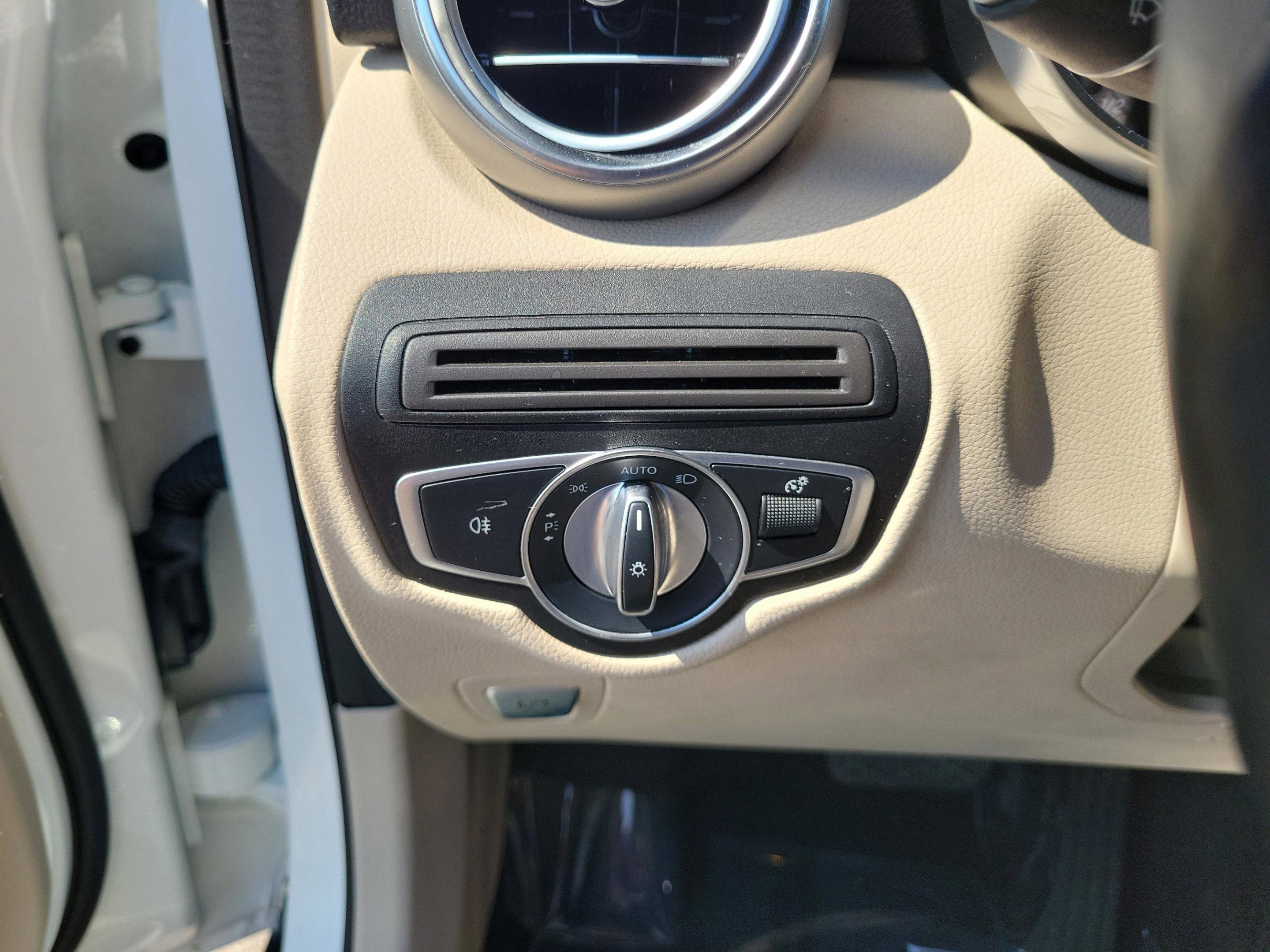 Used 2022 Mercedes-Benz GLC 300 image 28