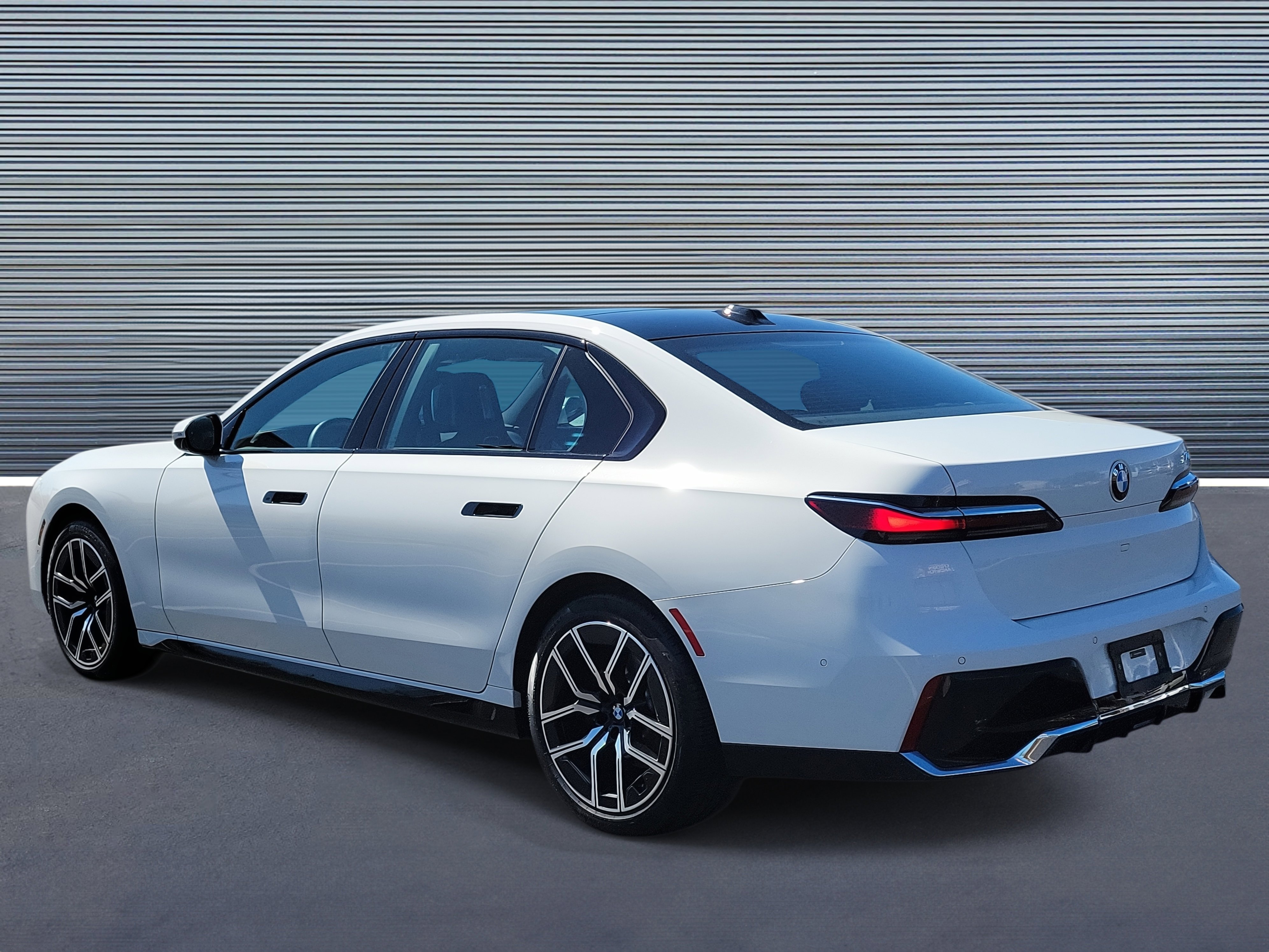 Used 2025 BMW 740i image 4