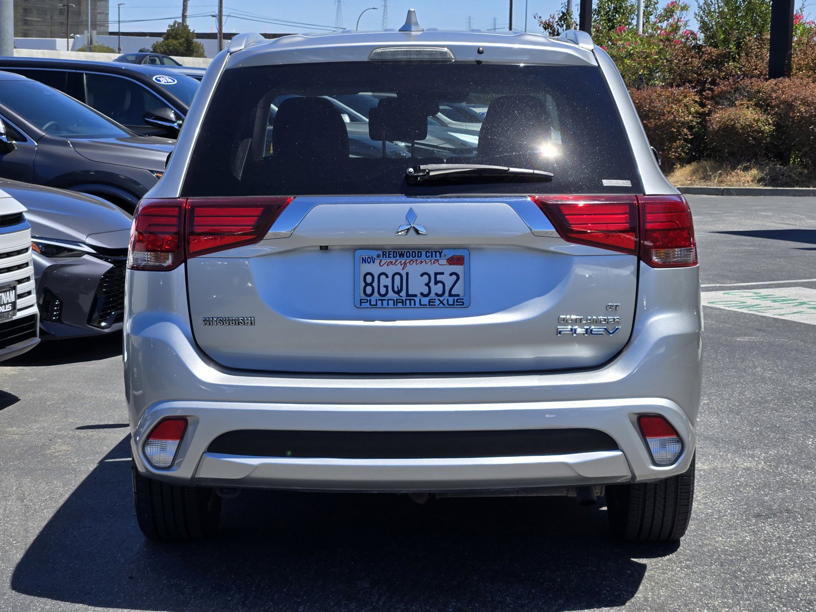 Used 2018 Mitsubishi Outlander 4WD Plug-In Hybrid image 5