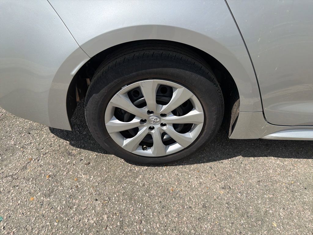 Used 2021 Toyota Corolla LE image 17