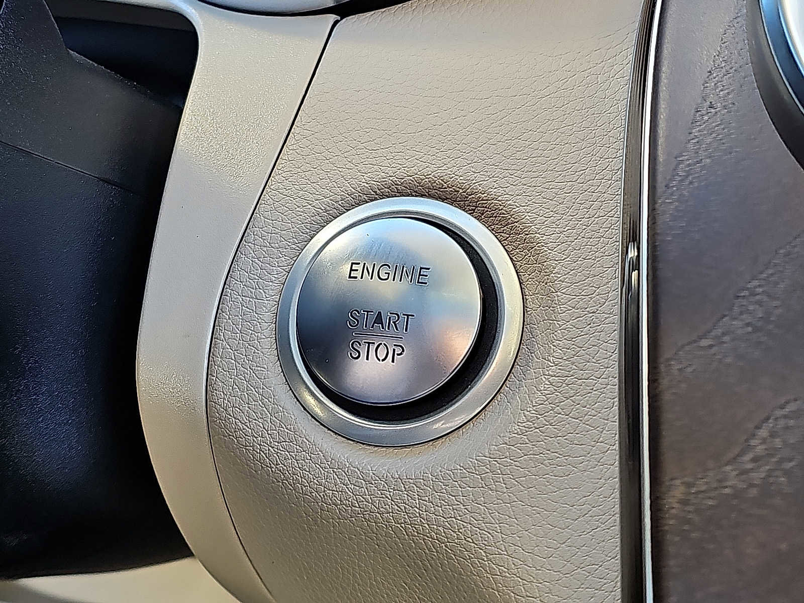 Used 2019 Mercedes-Benz GLC 350e 4MATIC image 27