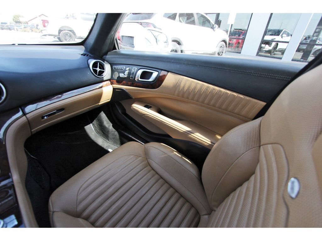 Used 2017 Mercedes-Benz SL 550 image 11