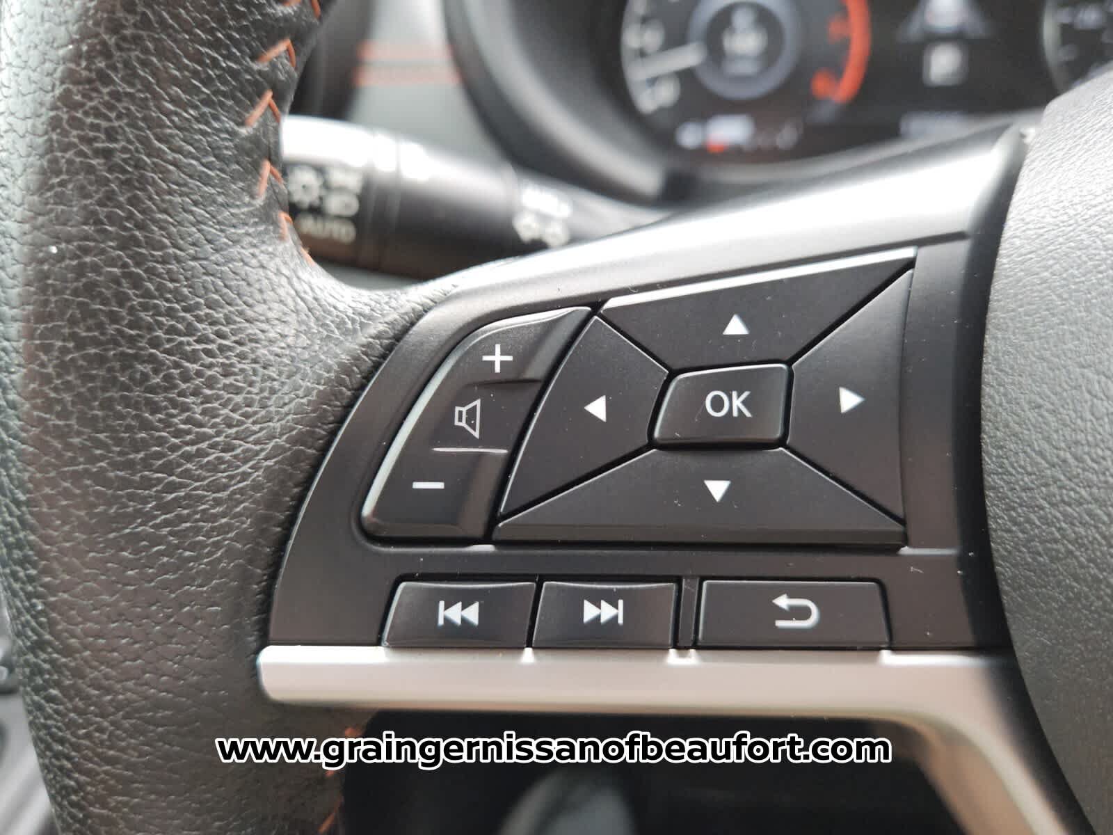 Used 2023 Nissan Kicks SR FWD image 12