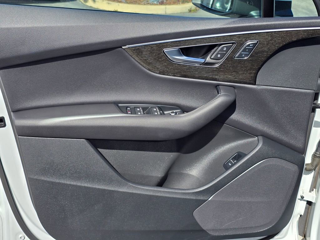 Used 2023 Audi Q7 3.0T Premium w/ Convenience Package image 20