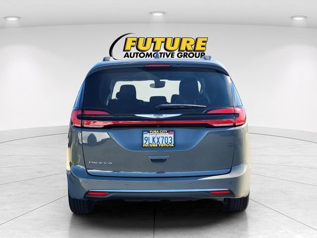 Used 2022 Chrysler Pacifica Touring-L w/ Uconnect Theater Family Group image 6