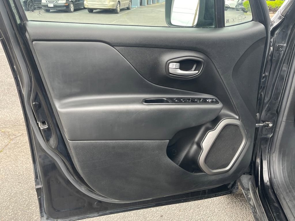 Used 2020 Jeep Renegade Altitude AWD/4WD image 13