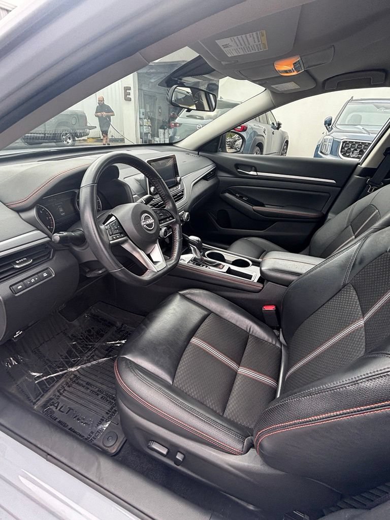 Used 2024 Nissan Altima 2.5 SR FWD image 12