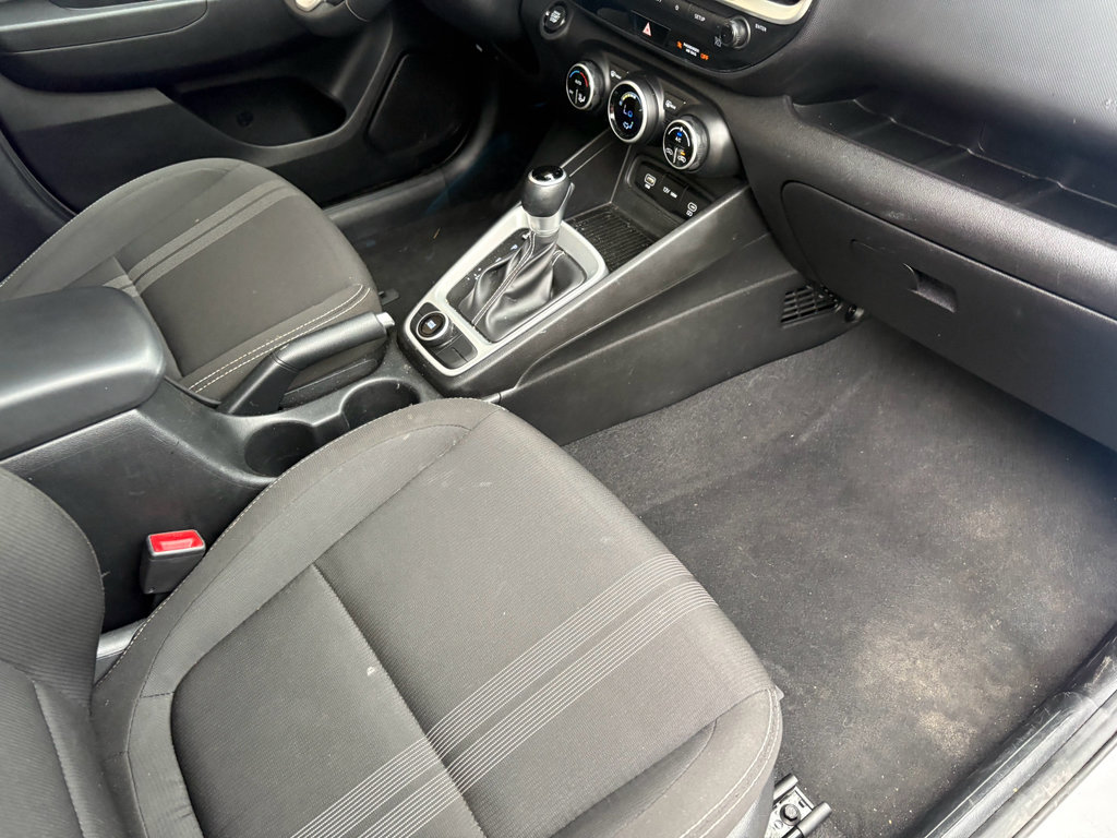 Used 2025 Hyundai Venue SEL FWD image 26