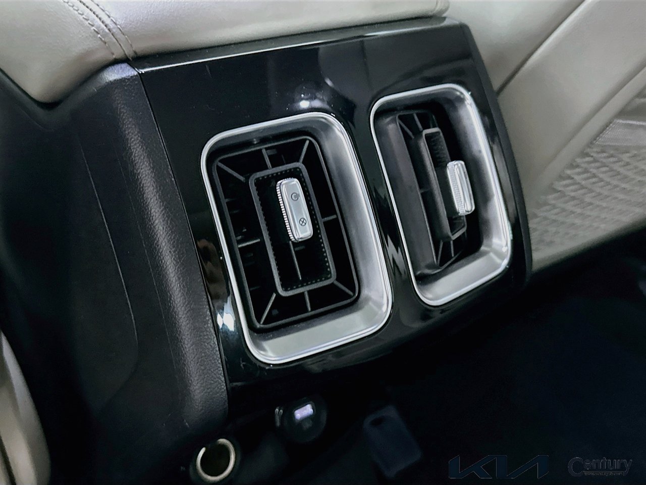 Certified 2023 Kia Sorento SX FWD image 24