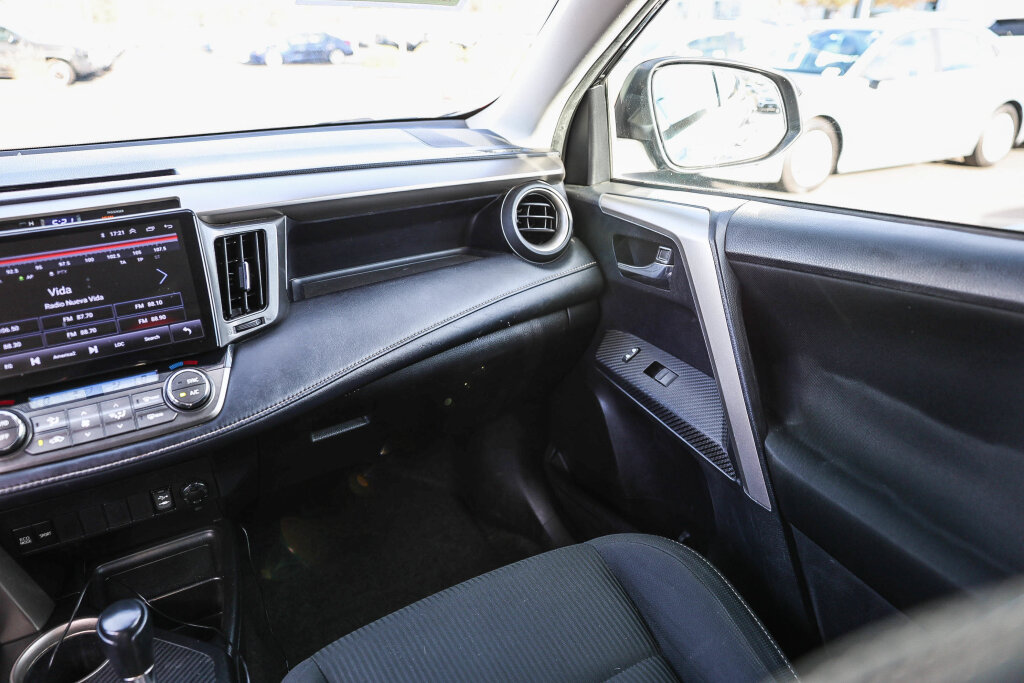 Used 2014 Toyota RAV4 XLE FWD image 5