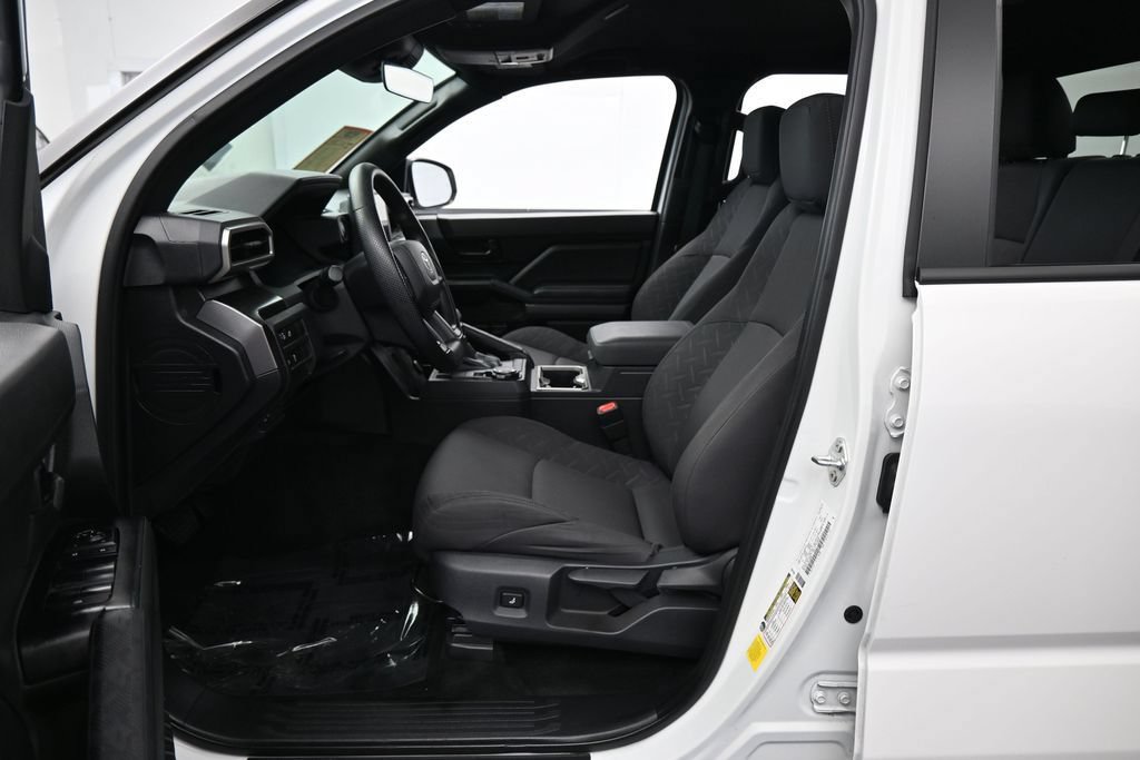 Used 2025 Toyota Tacoma SR5 AWD/4WD image 11