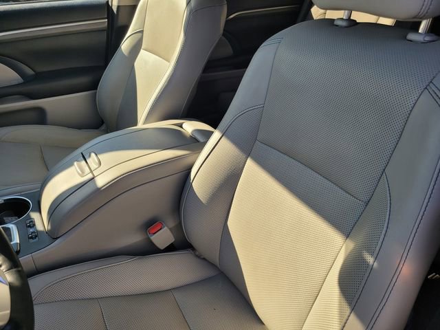 Used 2017 Toyota Highlander Limited Platinum AWD/4WD image 11