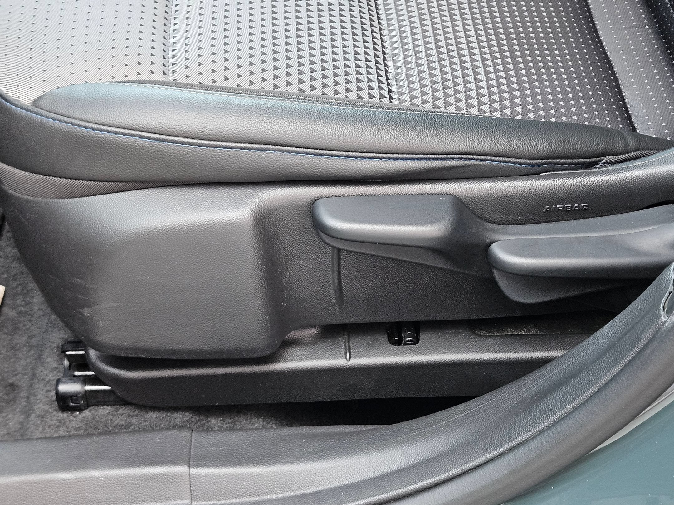Used 2025 Chevrolet Trax LT FWD image 20