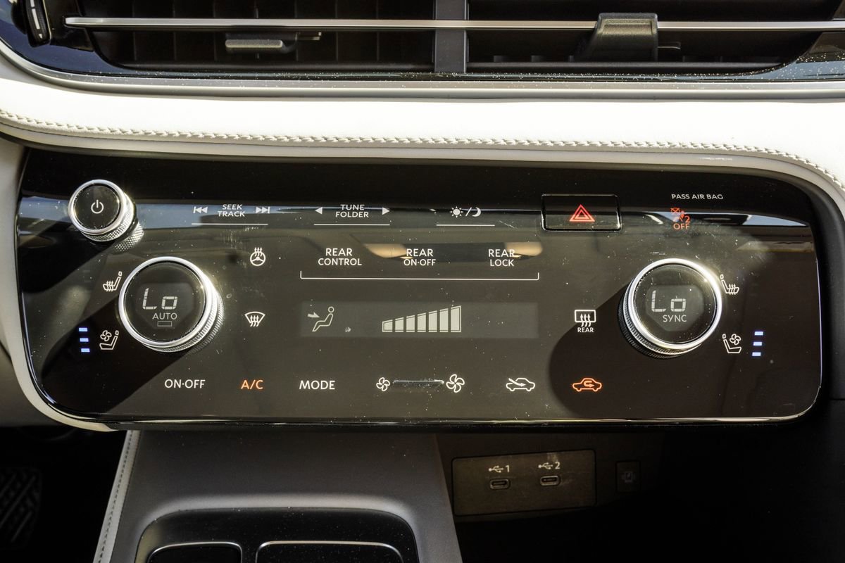 Certified 2026 INFINITI QX60 Luxe w/ Family Package FWD image 24