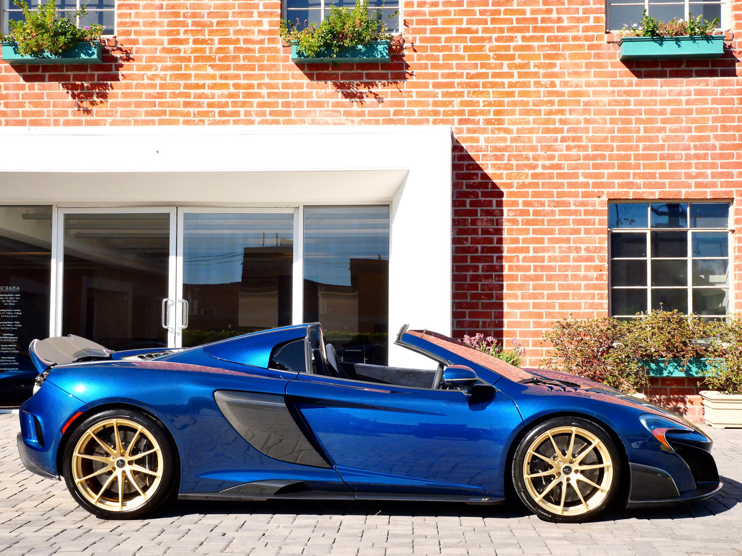 Used 2016 McLaren 675LT Spider RWD image 3