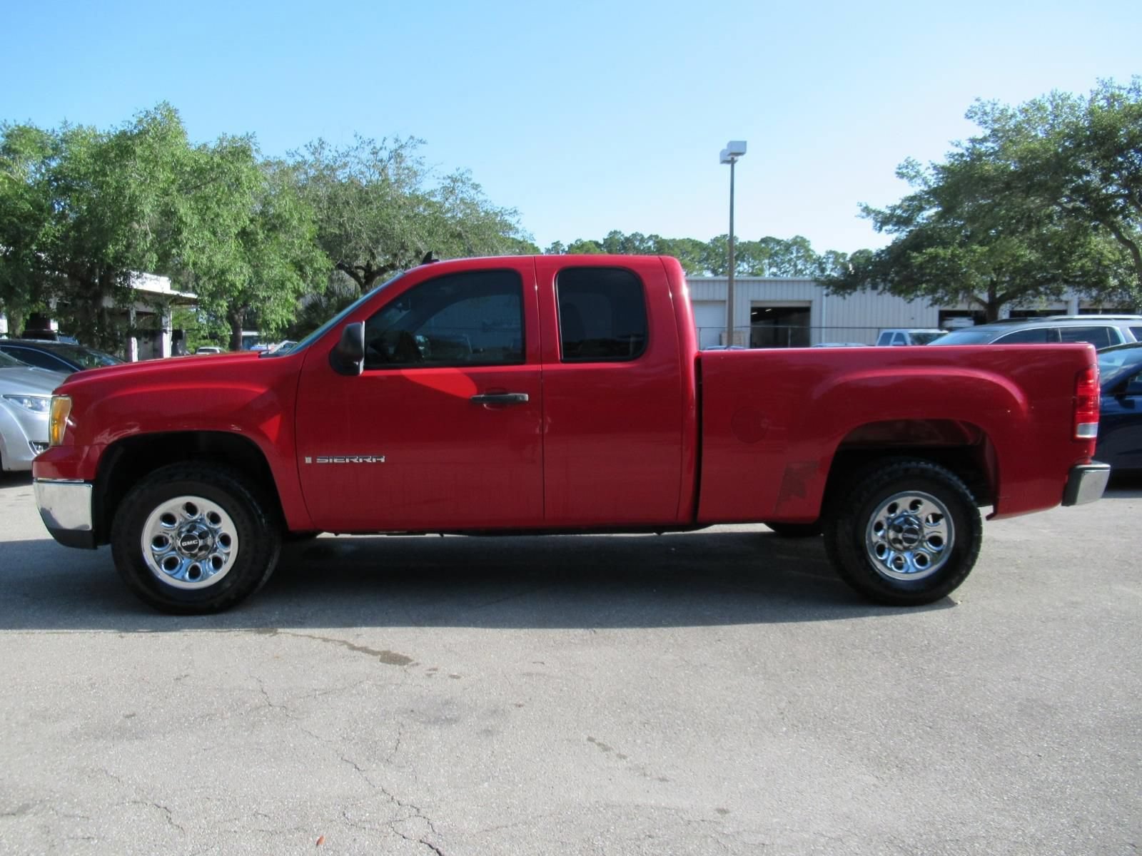 Used 2008 GMC Sierra 1500 W/T w/ Work Truck Preferred Package RWD image 4