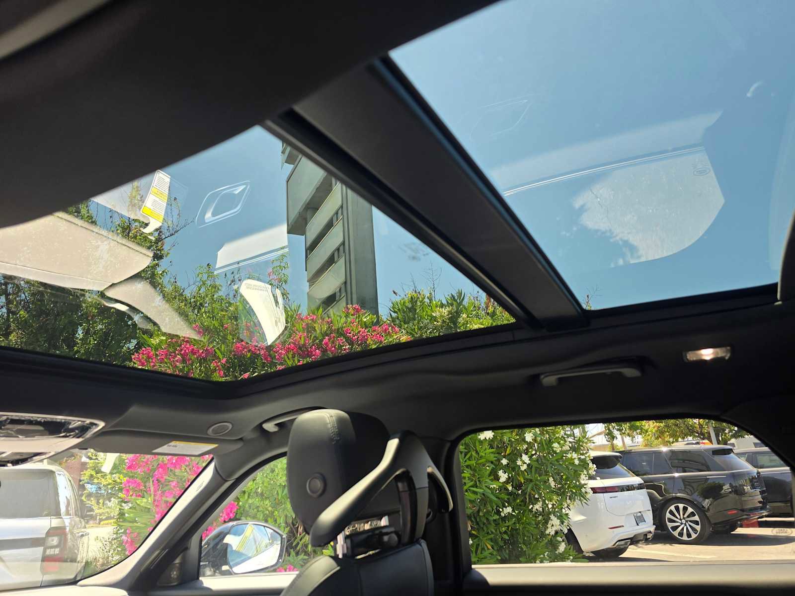 Certified 2026 Land Rover Range Rover Velar Dynamic SE image 21