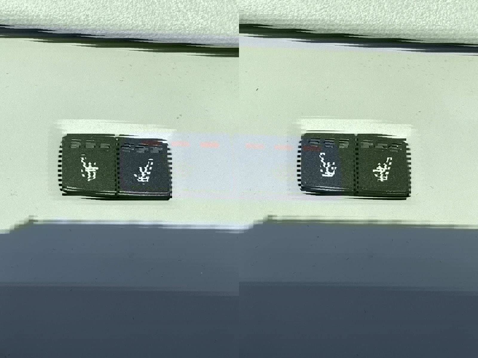 Used 2024 Volvo XC60 B5 Core w/ Protection Package Premier AWD/4WD image 13