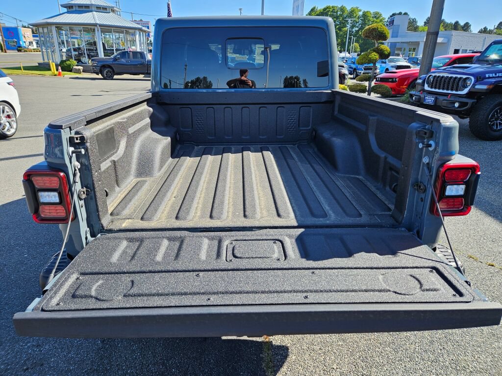 New 2026 Jeep Gladiator Rubicon w/ Steel Power Dome Hood Package AWD/4WD image 12