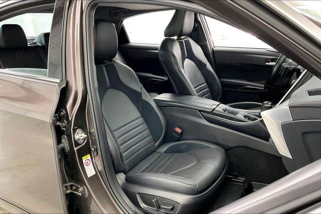 Used 2019 Toyota Avalon XSE w/ All Weather Liner Package FWD image 7