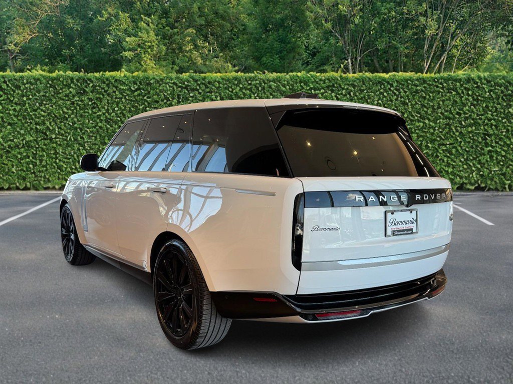 Used 2023 Land Rover Range Rover Autobiography image 4