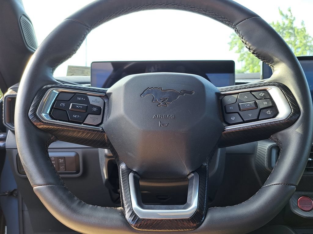Used 2025 Ford Mustang Coupe RWD image 10