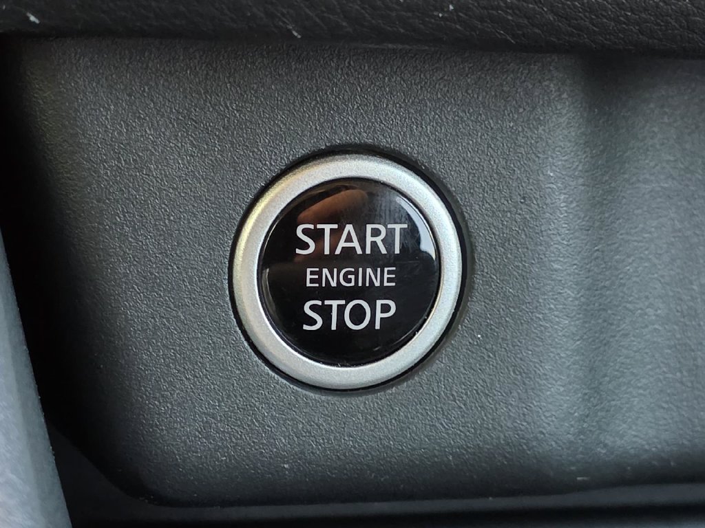 Used 2023 Nissan Rogue S FWD image 17