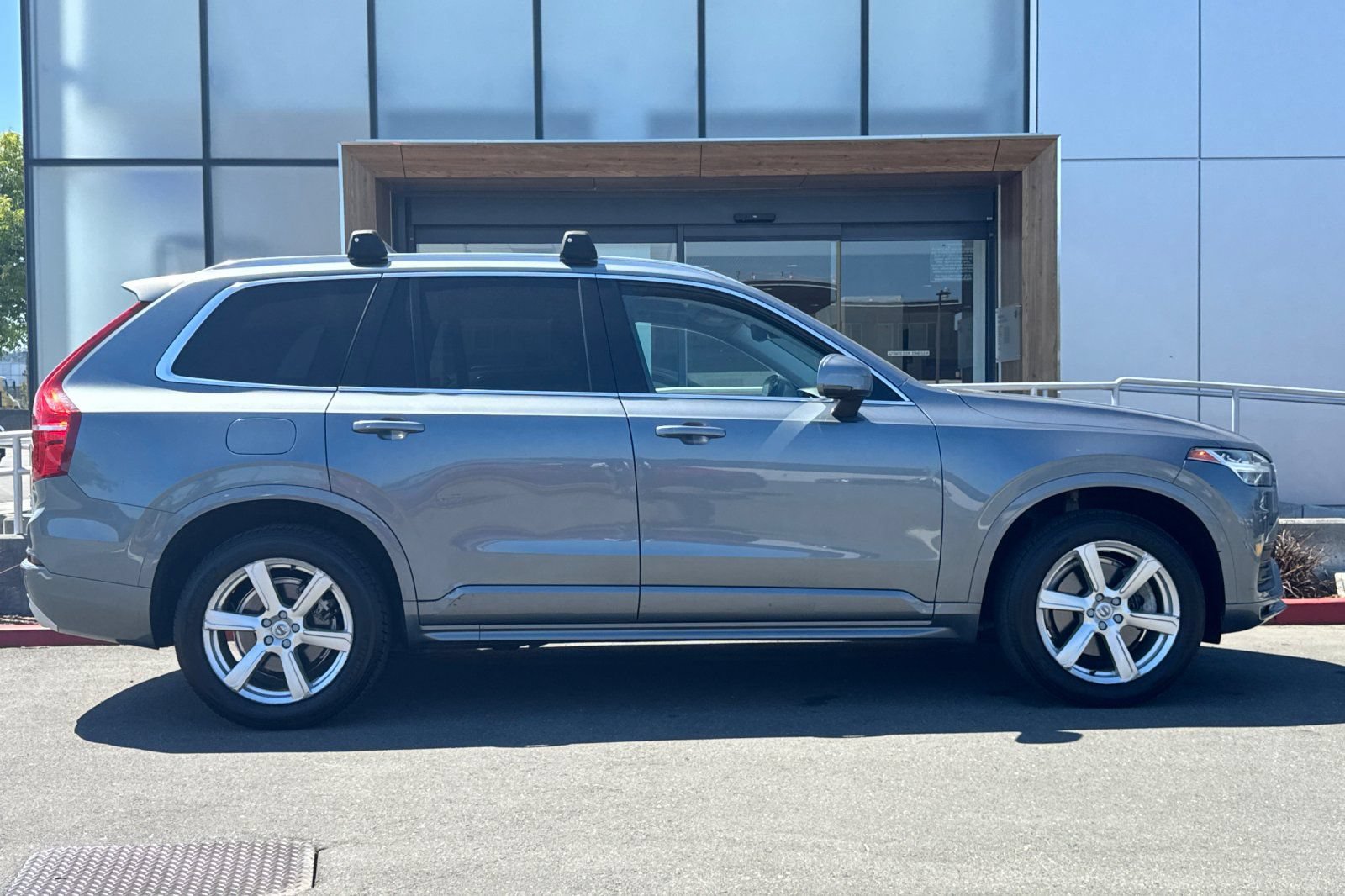 Used 2020 Volvo XC90 T6 Momentum AWD/4WD image 8