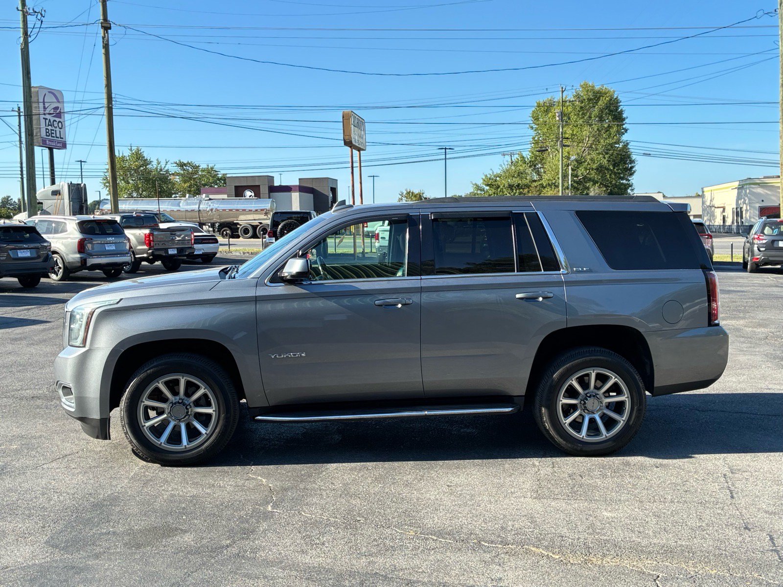 Used 2018 GMC Yukon SLE w/ Convenience Package RWD image 3