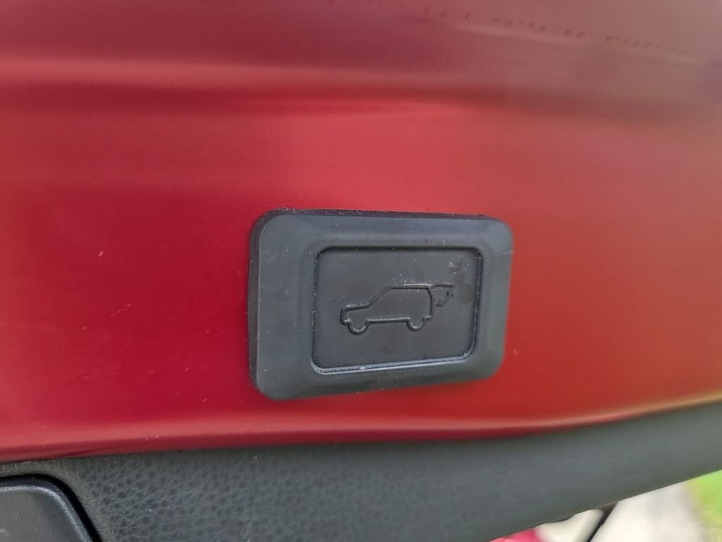 Used 2024 Toyota RAV4 XLE w/ Convenience Package AWD/4WD image 9