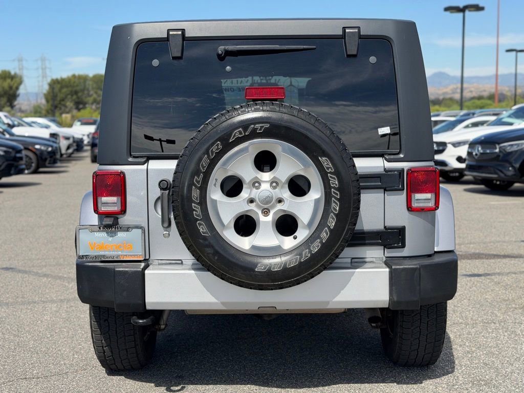 Used 2015 Jeep Wrangler Unlimited Sahara w/ Dual Top Group AWD/4WD image 9