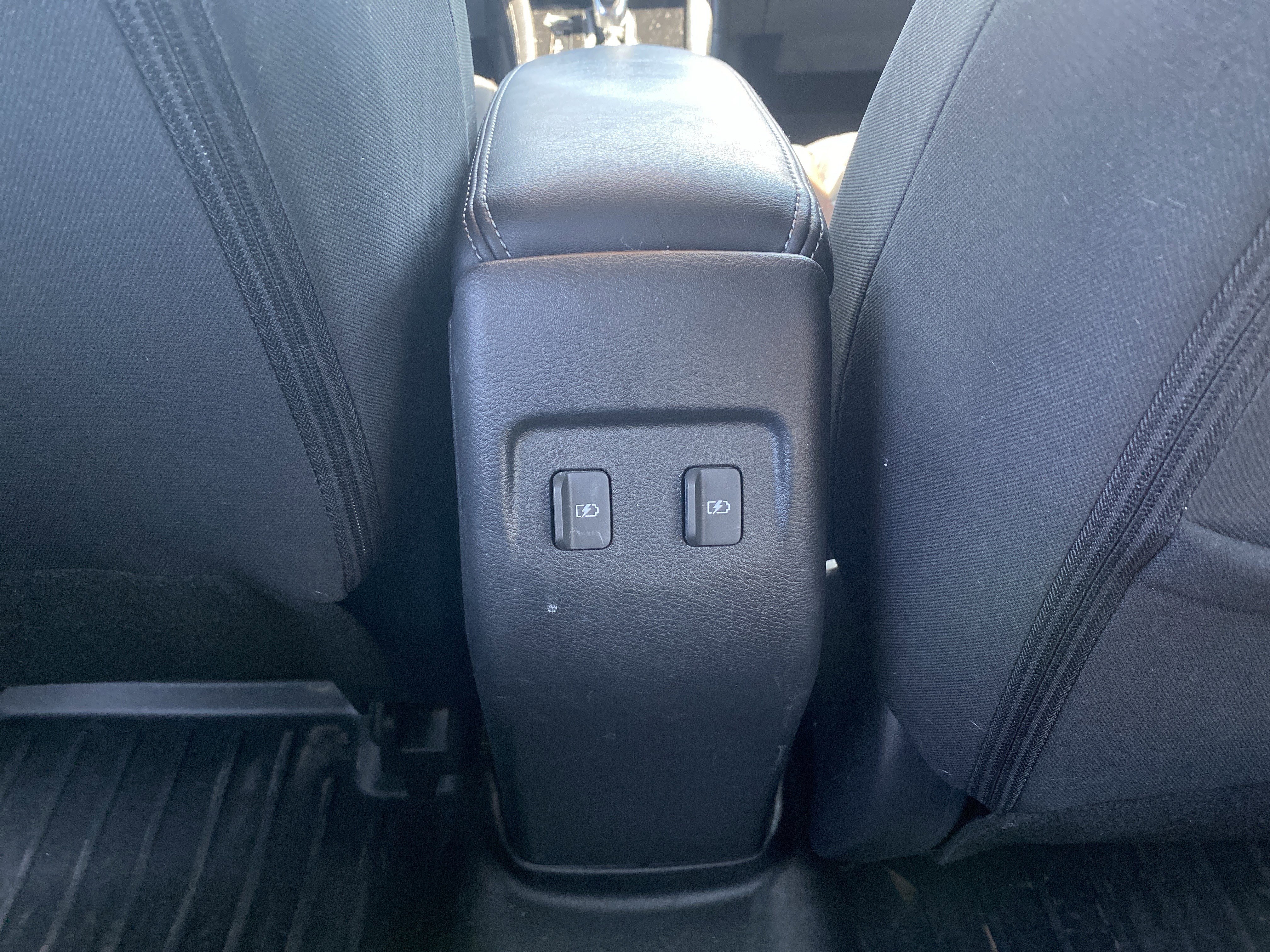 Used 2022 Nissan Kicks SR w/ Interior Electronics Package image 22