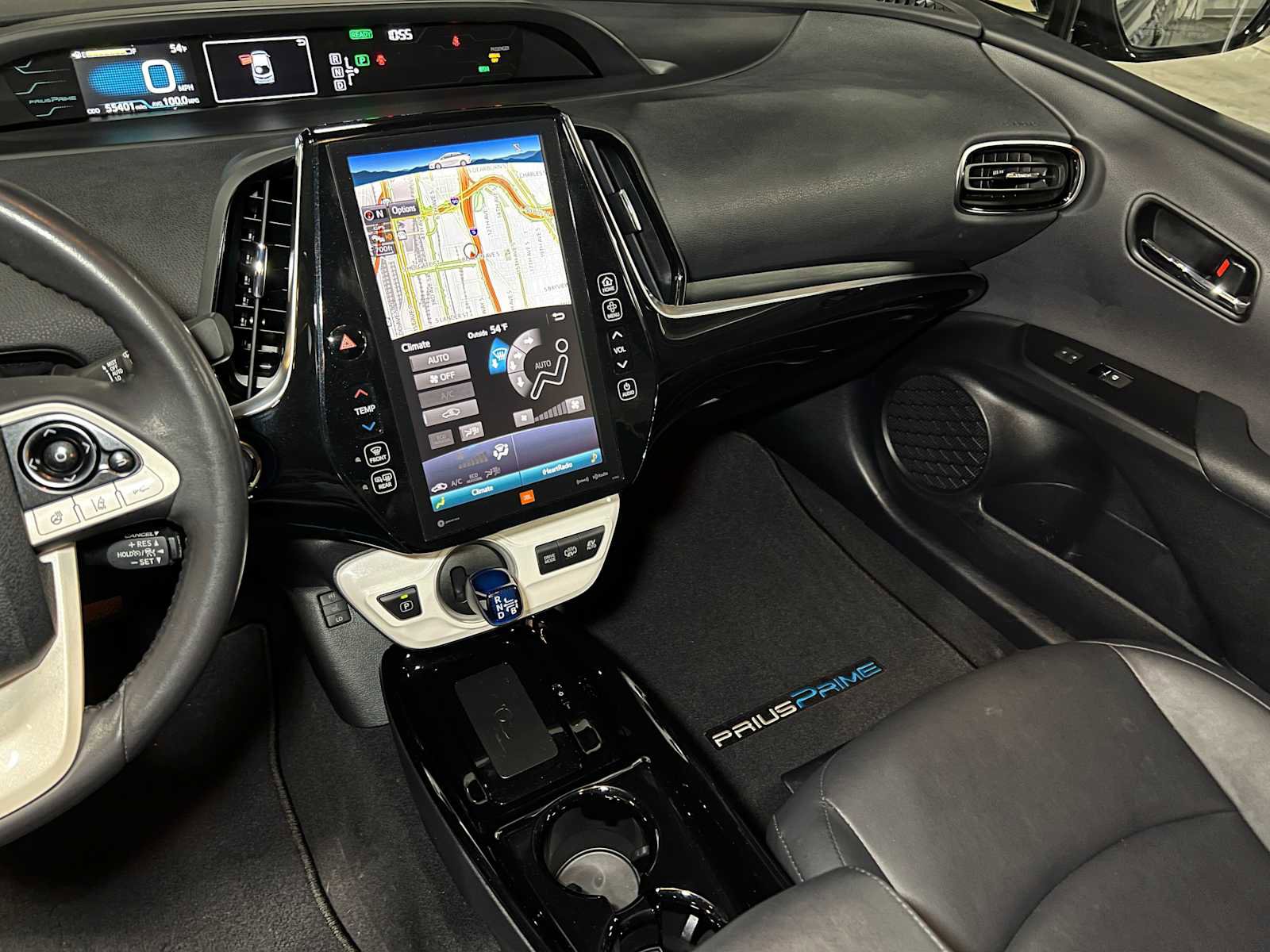 Used 2017 Toyota Prius Prime Premium image 33