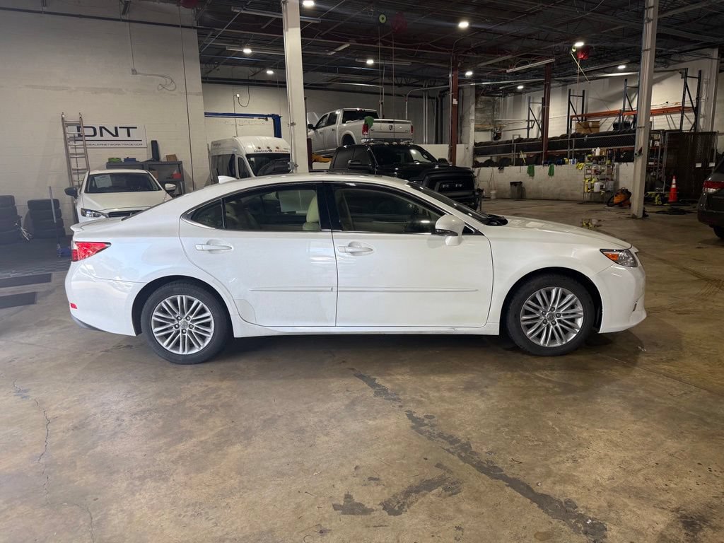 Used 2015 Lexus ES 350 w/ Luxury Package FWD image 4