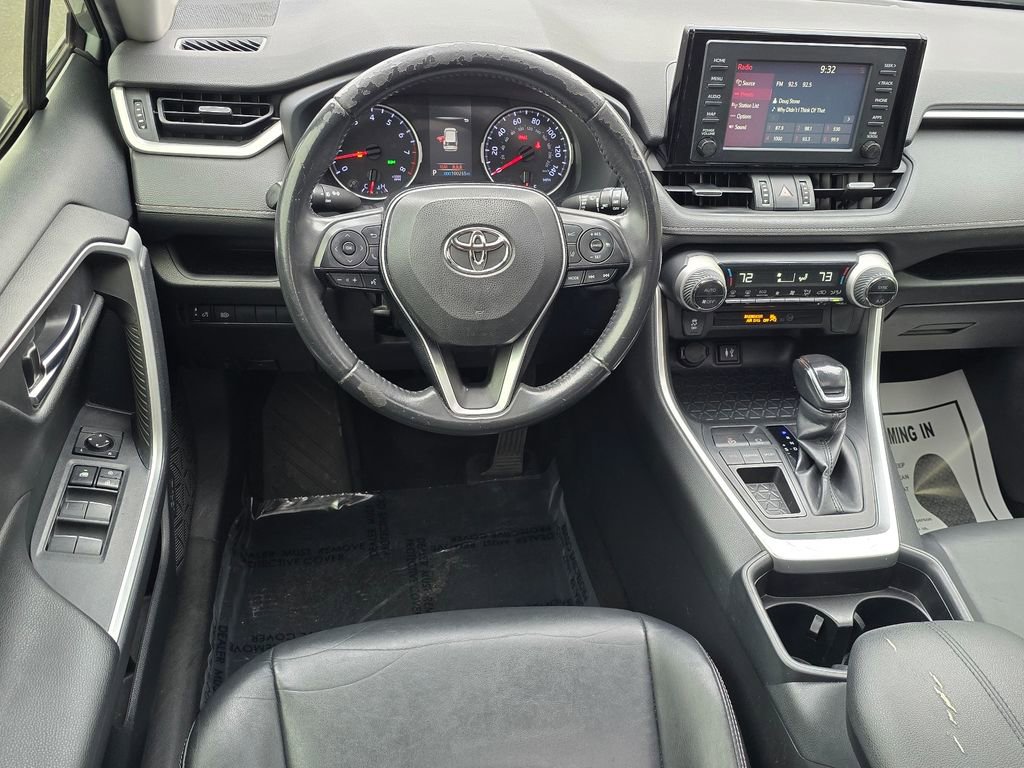 Used 2019 Toyota RAV4 XLE Premium image 11