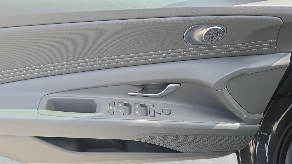 New 2026 Hyundai Elantra Sport FWD image 16