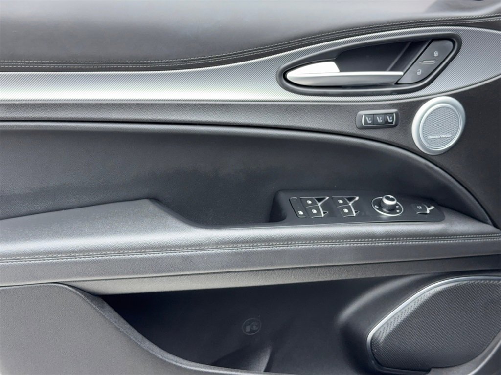 Used 2022 Alfa Romeo Stelvio Veloce image 39