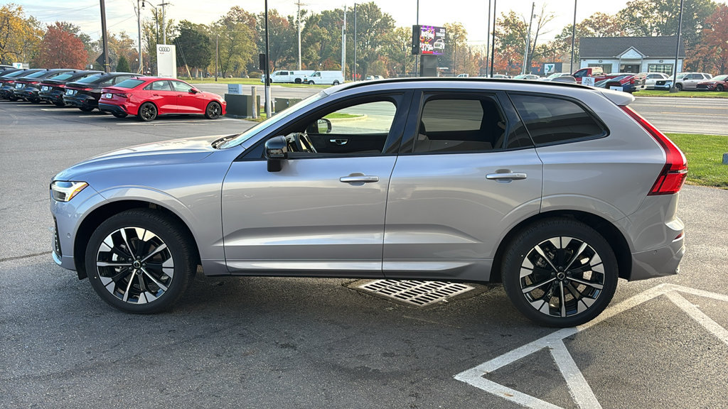 New 2027 Volvo XC60 B5 Plus AWD/4WD image 3