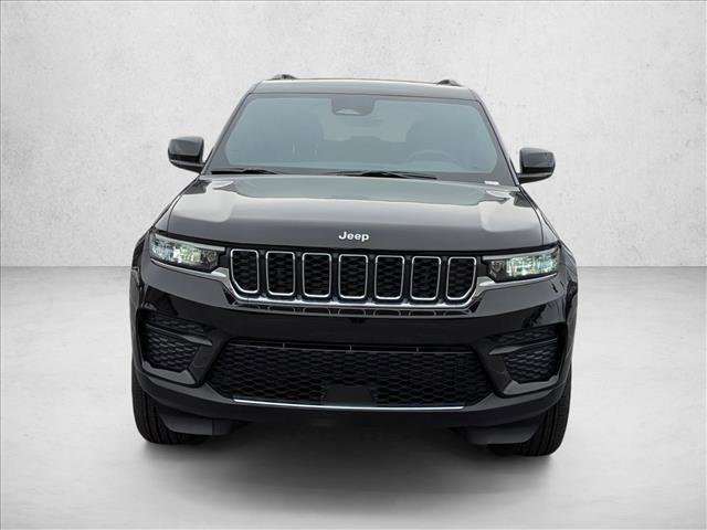 Used 2025 Jeep Grand Cherokee Laredo image 2